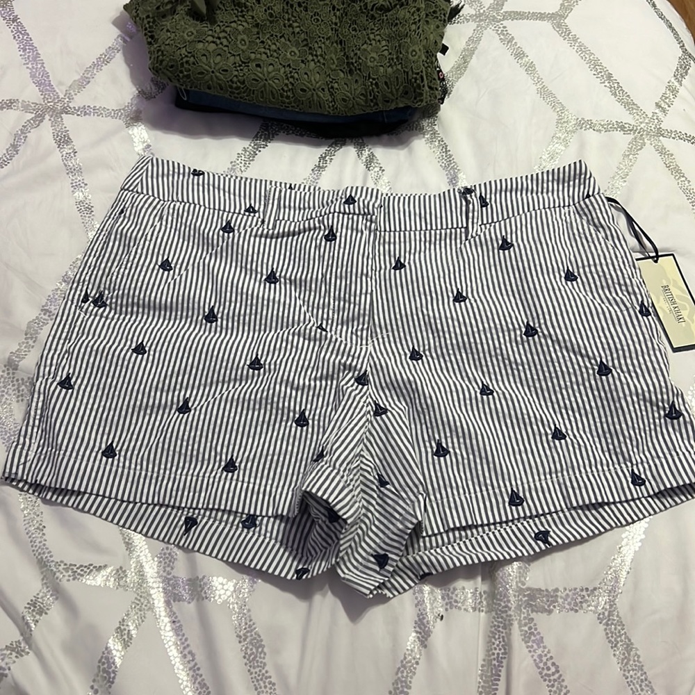 British Khaki sailboat shorts - Size 12